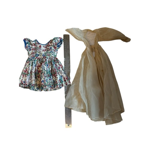 Vintage Doll Clothes Lot of 24 Pieces Dresses Outfits Mixed Styles - Picture 5 of 9